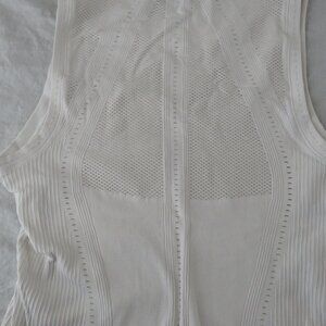 ✨ ATHLETA White Perforated Running Tank | Size M | Y2K Sporty Aesthetic